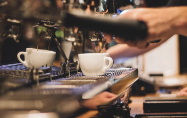  Mitbringen von eigenen Kaffeetassen 
