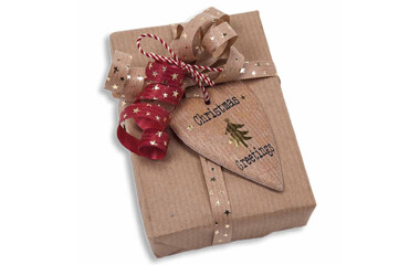 Weihnachtlich verpacktes Geschenk