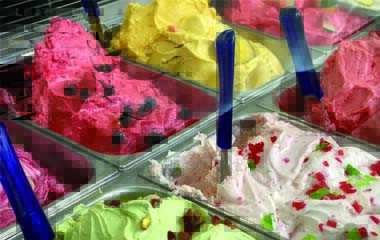 Viele Eissorten aneinander gereiht